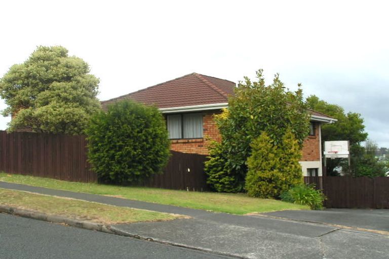 Photo of property in 102 Becroft Drive, Forrest Hill, Auckland, 0620