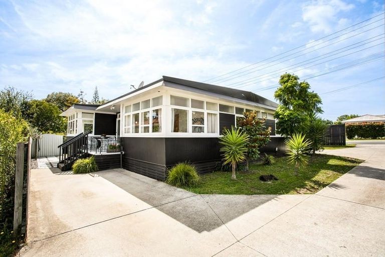 Photo of property in 483a West Coast Road, Glen Eden, Auckland, 0602