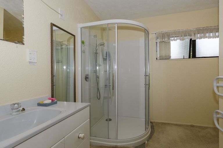 Photo of property in 2/19 Islington Avenue, New Lynn, Auckland, 0600