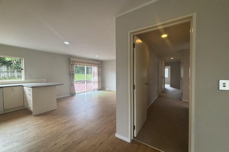 Photo of property in 22 Te Hoe Grove, Pinehill, Auckland, 0632