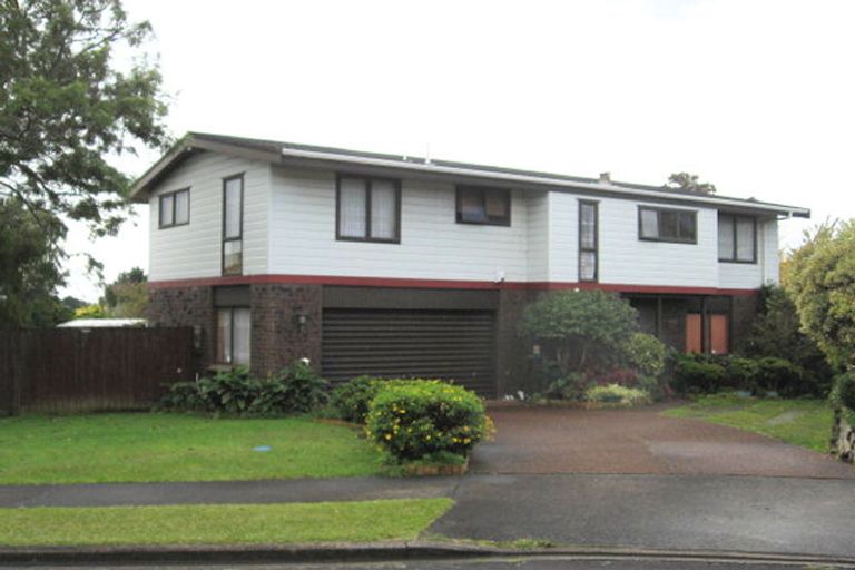 Photo of property in 18 Benygloe Place, Highland Park, Auckland, 2010