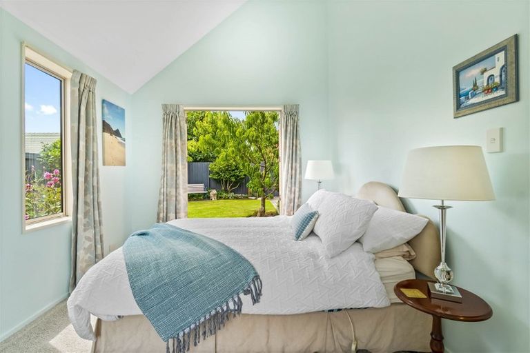 Photo of property in 33 Acorn Close, Waltham, Christchurch, 8023