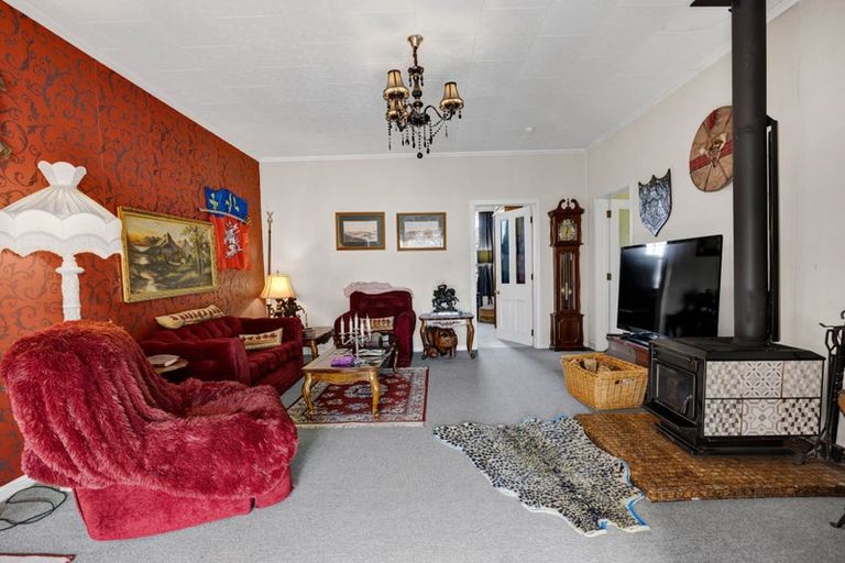 Photo of property in 24 Castle Street, Eltham, 4322