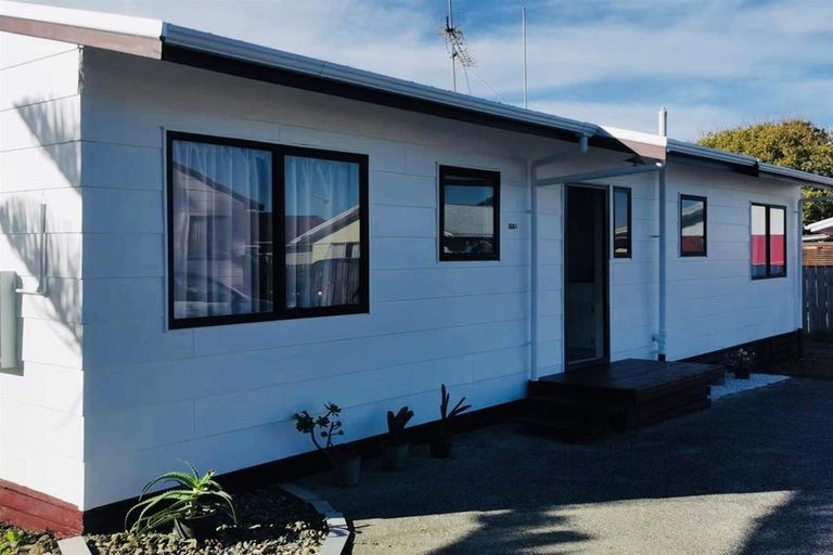 Photo of property in 1/44 Shifnal Drive, Randwick Park, Auckland, 2105