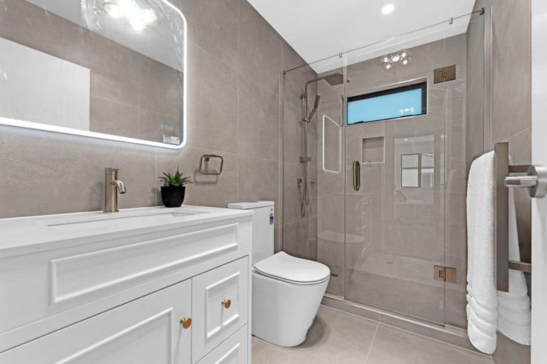 Photo of property in 8 Gardiner Grove, Mangere East, Auckland, 2024