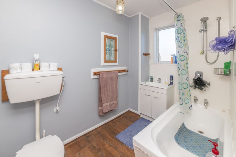 Photo of property in 13 Rowcliffe Crescent, Avonside, Christchurch, 8061