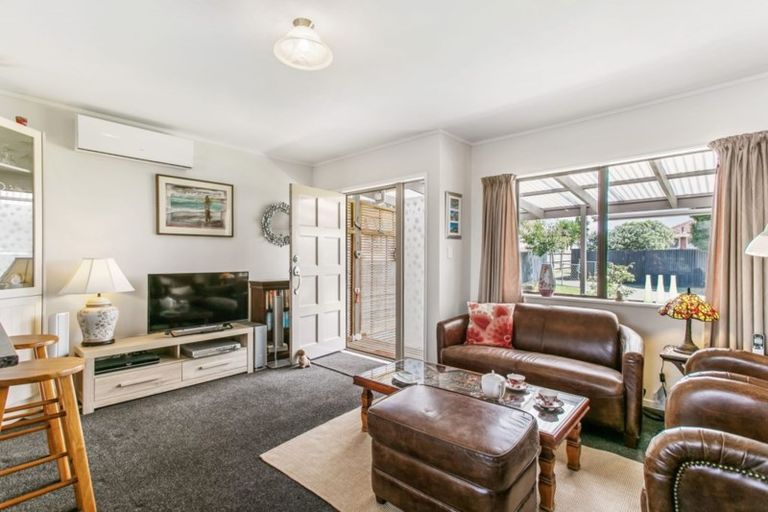 Photo of property in 1/6 Wayne Drive, Mangere, Auckland, 2022