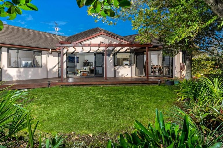 Photo of property in 27 Te Wharau Drive, Greenhithe, Auckland, 0632