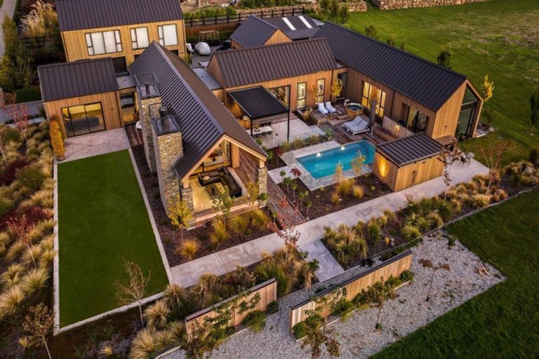 Photo of property in 14 Deans Drive, Wanaka, 9305