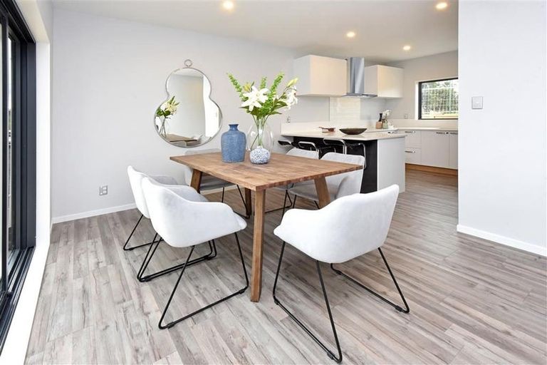 Photo of property in 5d Mcquoids Road, Flat Bush, Auckland, 2019