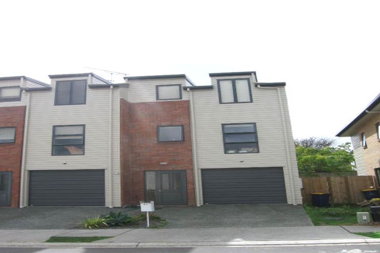 Photo of property in 31 Barnea Circle, Glen Eden, Auckland, 0602