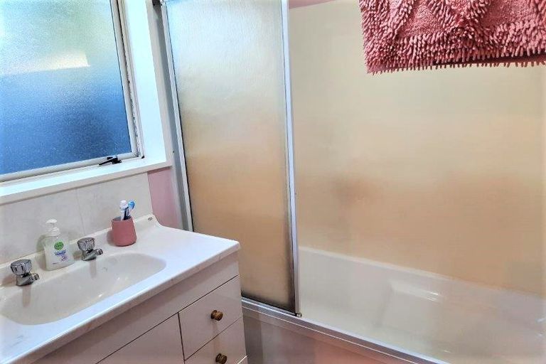 Photo of property in 1/52 Middlepark Road, Sockburn, Christchurch, 8042