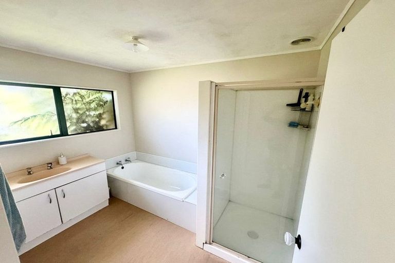 Photo of property in 28 Stottholm Road, Titirangi, Auckland, 0604