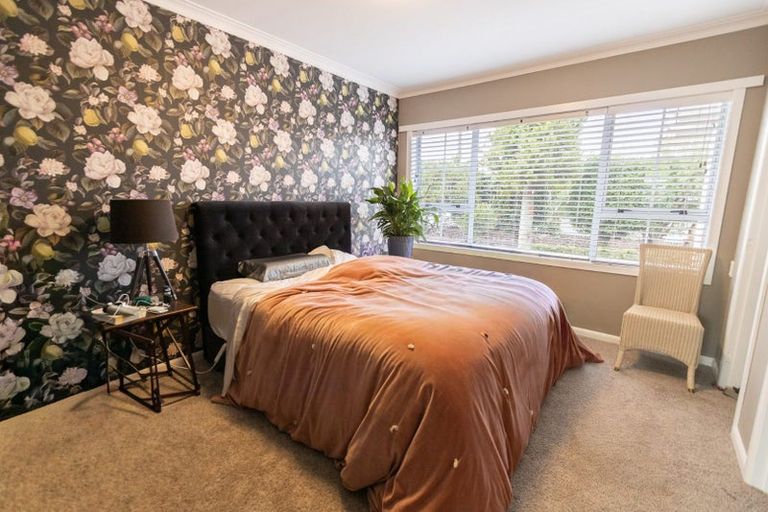 Photo of property in 229 Shakespeare Street, Leamington, Cambridge, 3432