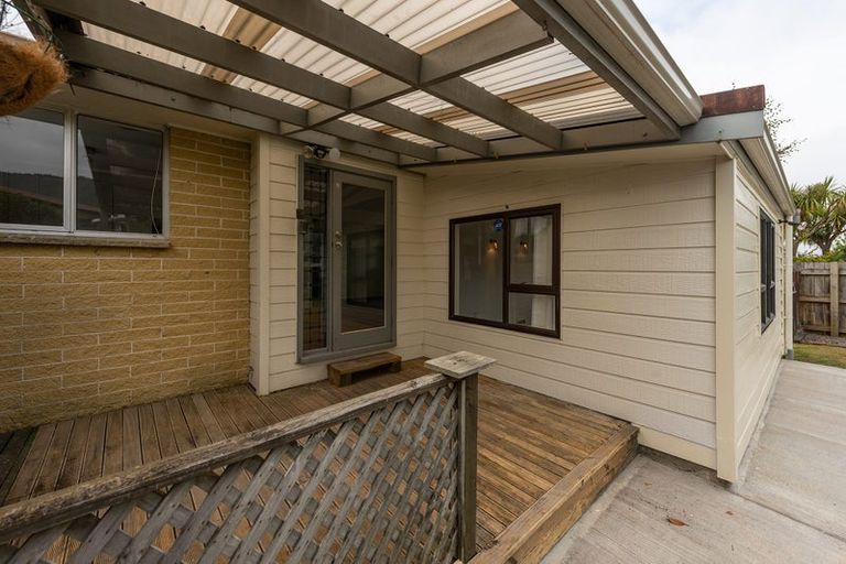 Photo of property in 37 Brightwater Crescent, Totara Park, Upper Hutt, 5018