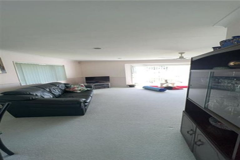 Photo of property in 123 Golfland Drive, Golflands, Auckland, 2013