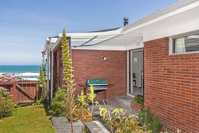 Photo of property in 92 Moana Road, Okitu, Gisborne, 4010