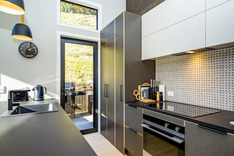 Photo of property in 61 Mcdonnell Road, Arrowtown, 9302