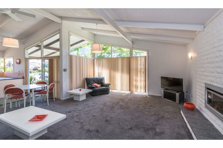 Photo of property in 25 Rosedale Place, Avonhead, Christchurch, 8042