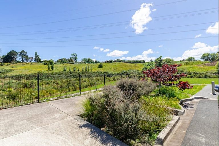 Photo of property in 12 Tuputupu Drive, Kumeu, 0810