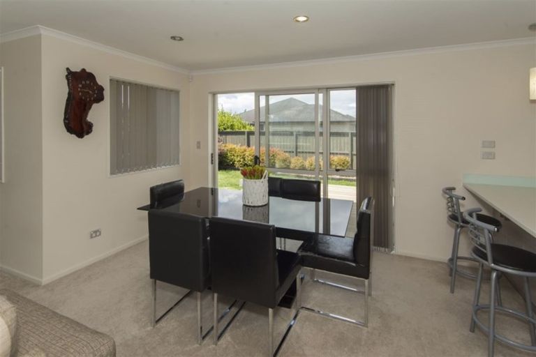 Photo of property in 106c Simpson Road, Henderson Valley, Auckland, 0614