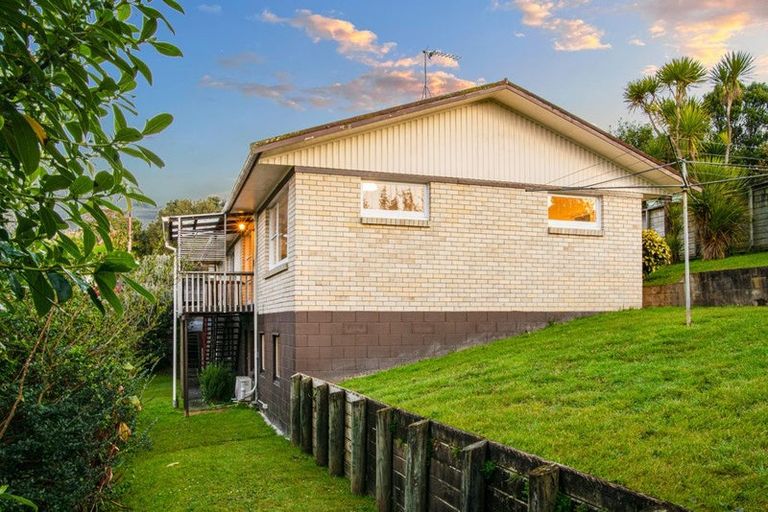 Photo of property in 2/7 Dakota Avenue, Beach Haven, Auckland, 0626