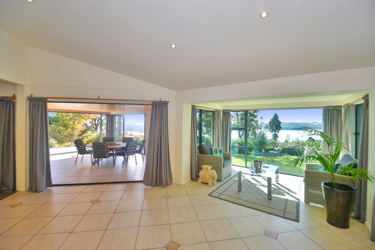 Photo of property in 45 Brick Bay Drive, Sandspit, Warkworth, 0982