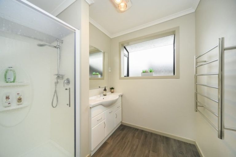 Photo of property in 2 Pukatea Place, Milson, Palmerston North, 4414