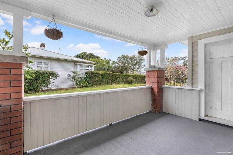 Photo of property in 49 Maungakiekie Avenue, Greenlane, Auckland, 1051