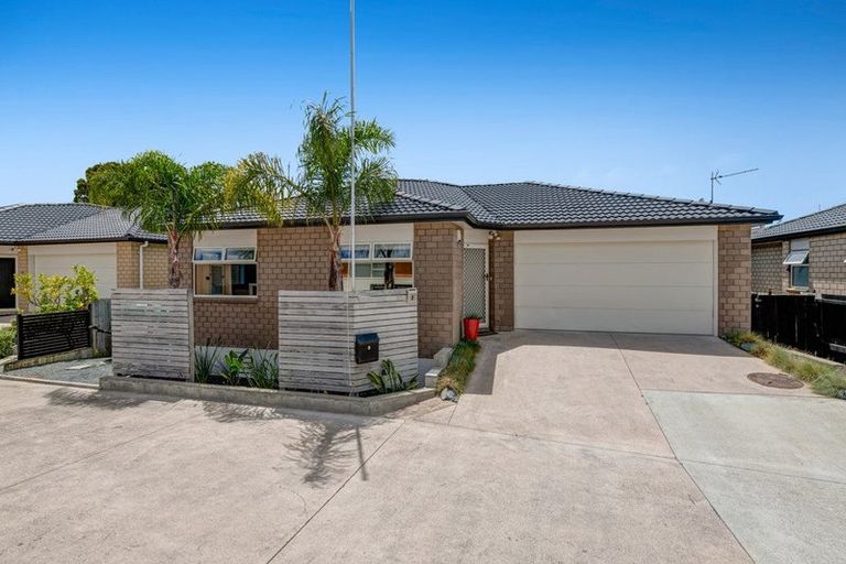 Photo of property in 8 Waitaha Close, Orewa, 0931