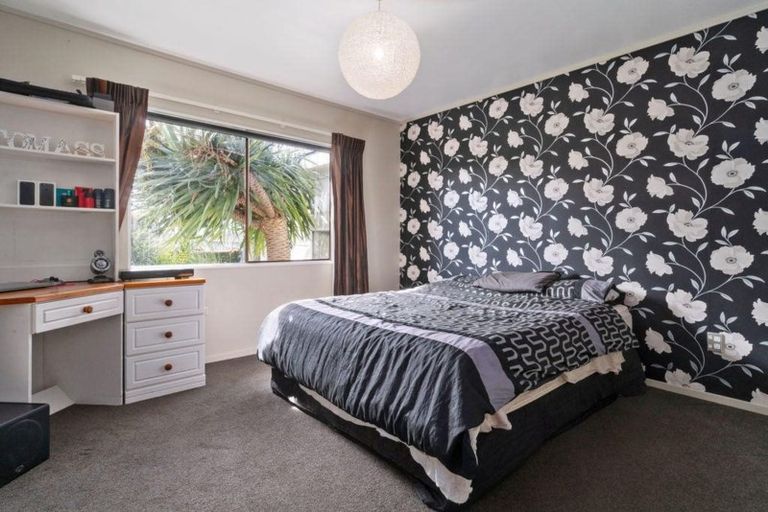 Photo of property in 4 Realm Place, Massey, Auckland, 0614