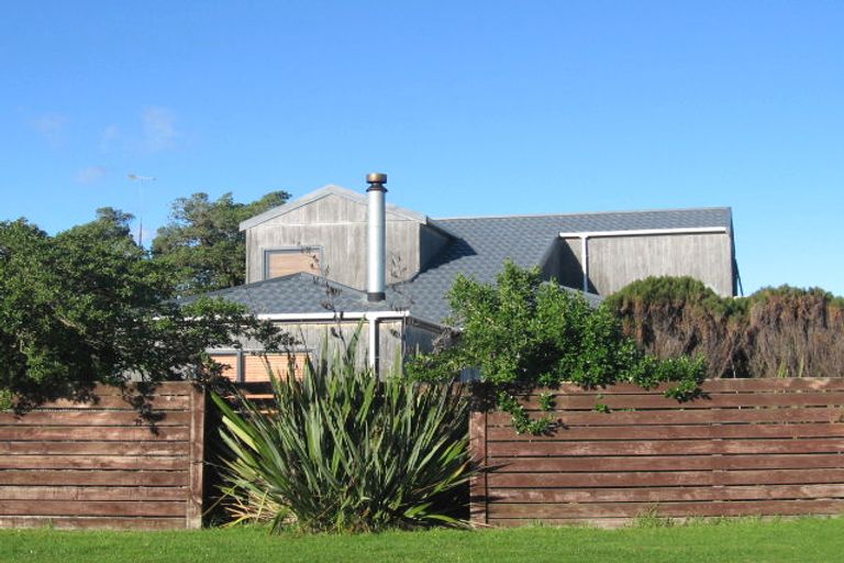 Photo of property in 4 Health Camp Road, Otaki Beach, Otaki, 5512