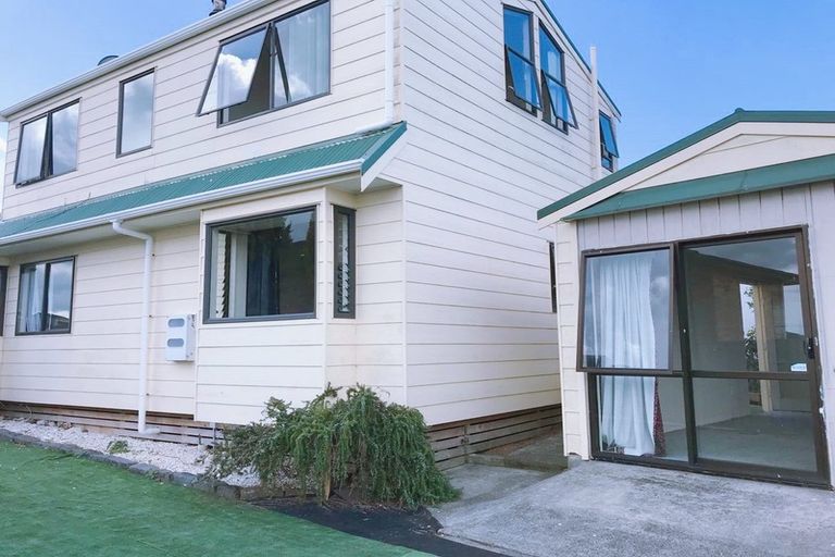 Photo of property in 12 Greville Road, Pinehill, Auckland, 0632