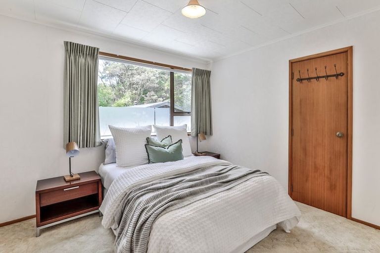 Photo of property in 37 York Road, Titirangi, Auckland, 0604