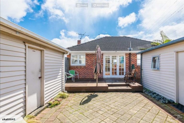Photo of property in 9 Paton Avenue, Te Atatu South, Auckland, 0610