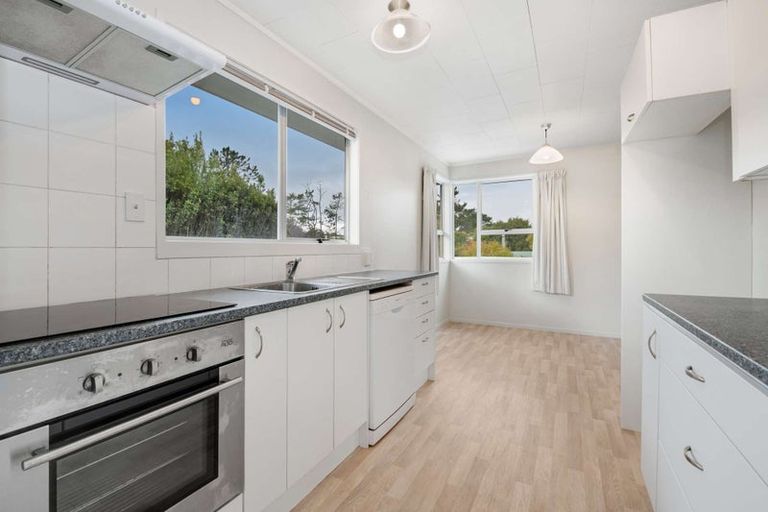 Photo of property in 18 Regency Place, Sunnynook, Auckland, 0632