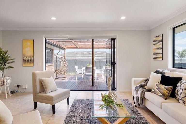 Photo of property in 49 Bluebird Crescent, Unsworth Heights, Auckland, 0632