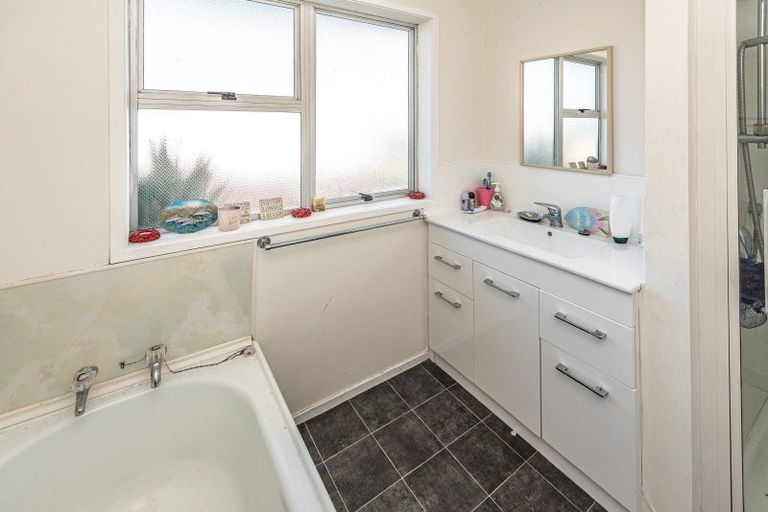 Photo of property in 112 Hinau Street, Castlecliff, Whanganui, 4501