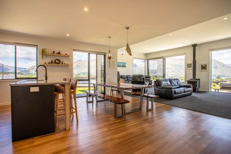 Photo of property in 31 Kirimoko Crescent, Wanaka, 9305