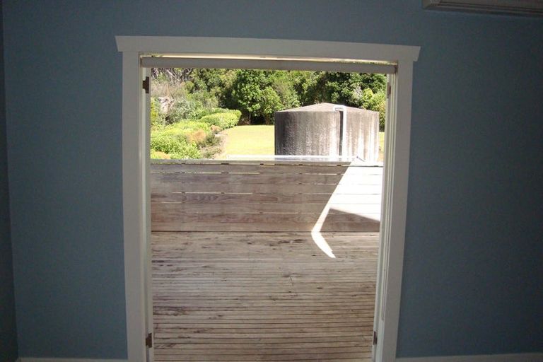 Photo of property in 132 Cornwallis Road, Cornwallis, Auckland, 0604