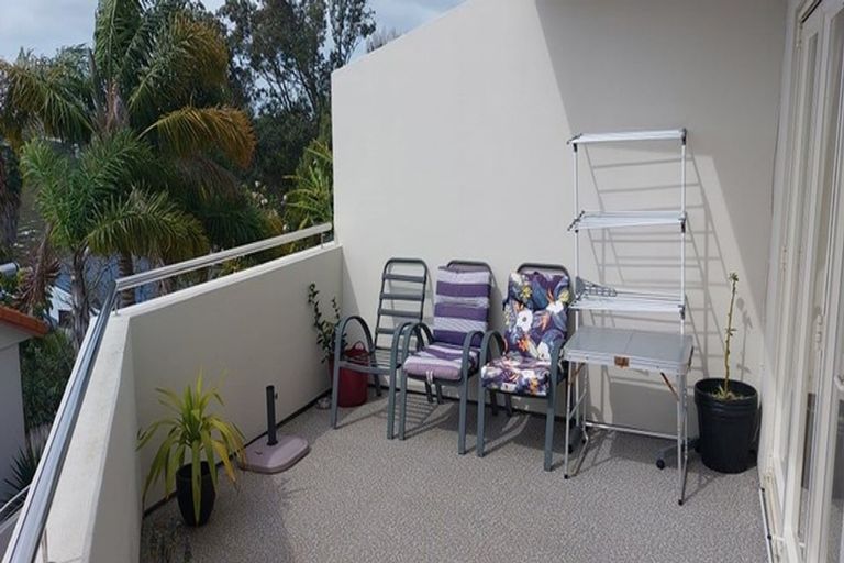 Photo of property in 3/48a Exmouth Road, Northcote, Auckland, 0627
