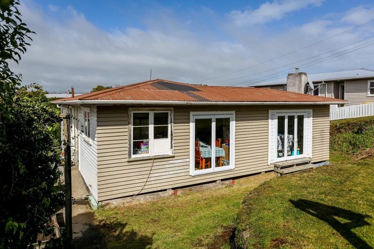 Photo of property in 7 Wiremu Place, Blagdon, New Plymouth, 4310