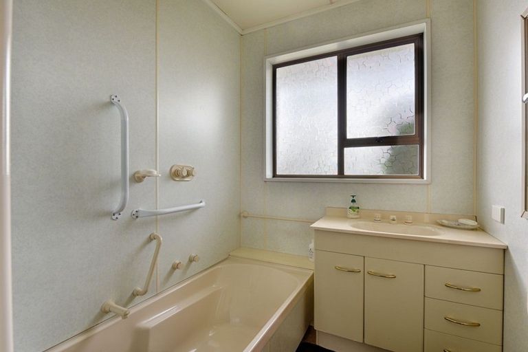 Photo of property in 3 Hamilton Street, East Gore, Gore, 9710