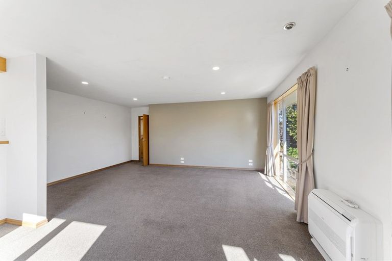 Photo of property in 33 Dee Street, St Albans, Christchurch, 8014