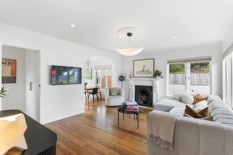 Photo of property in 1/5 Aorangi Place, Birkenhead, Auckland, 0626