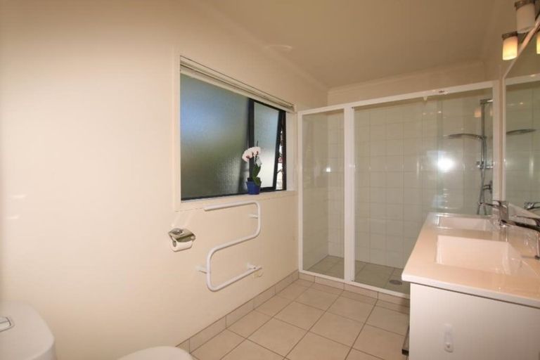 Photo of property in 24 Glencalder Place, Wattle Downs, Auckland, 2103