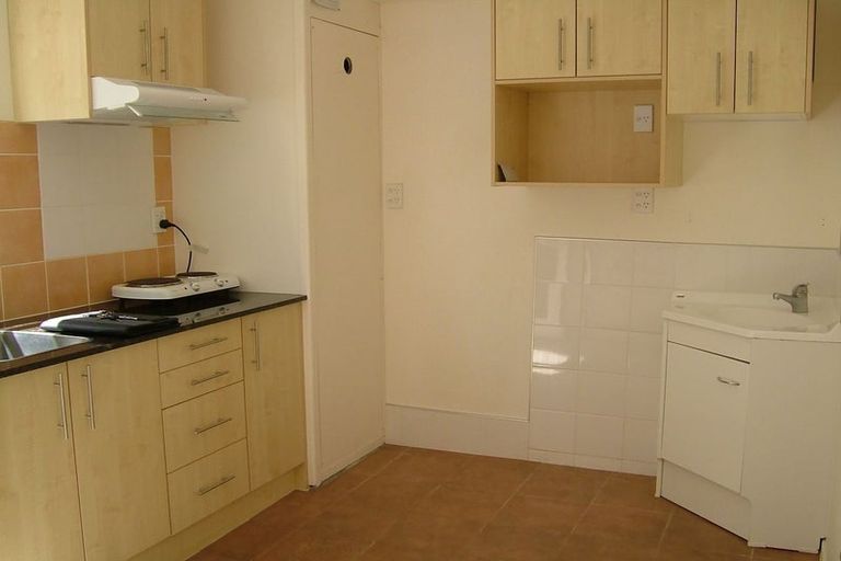 Photo of property in 77 Lake Road, Northcote, Auckland, 0627