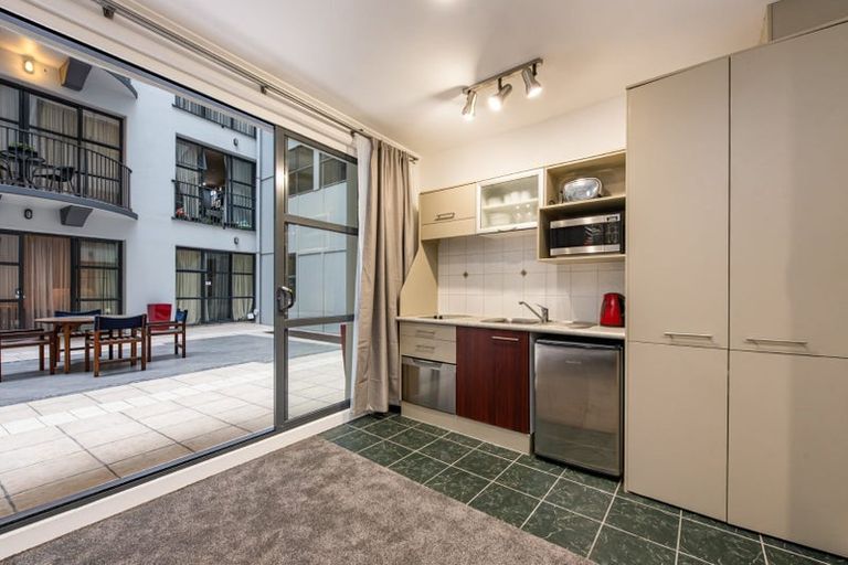 Photo of property in Atrium Towers, 1g/154 The Terrace, Wellington Central, Wellington, 6011