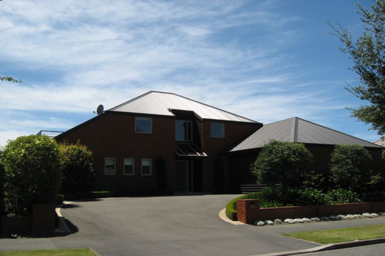 Photo of property in 35 Berkshire Drive, Avonhead, Christchurch, 8042