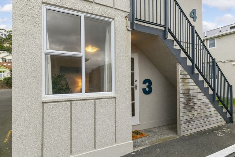 Photo of property in 3/127 Queens Drive, Lyall Bay, Wellington, 6022